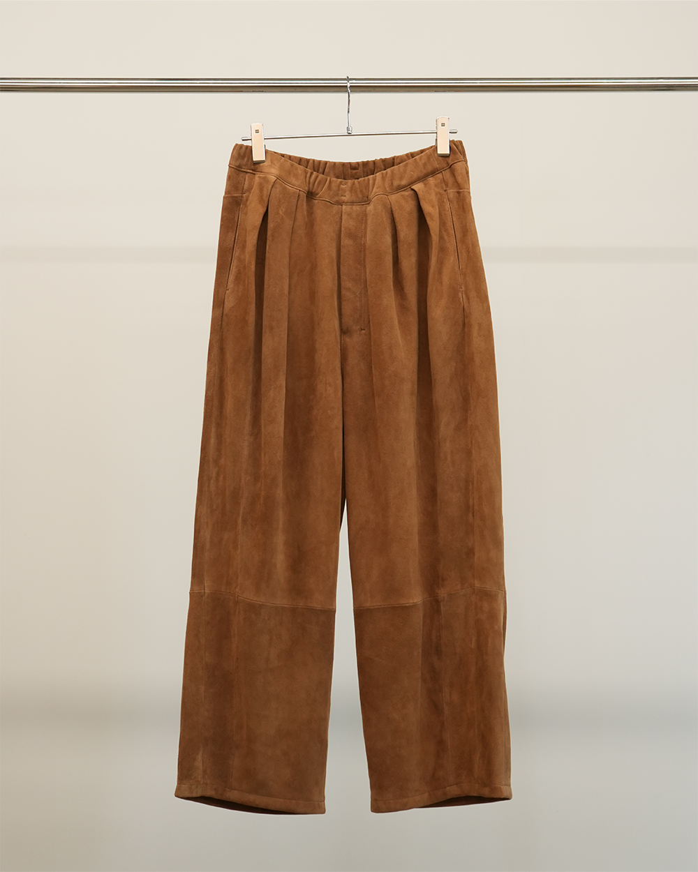 ANCELLM】SUEDE WIDE TUCK SLACKS / BROWN – Butterfly Clutch